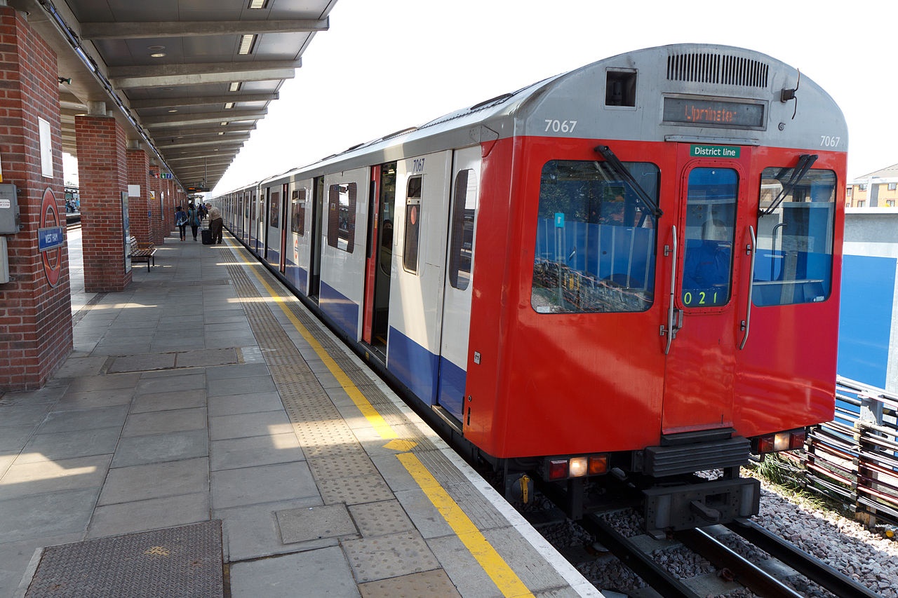 1280px-D stock at West Ham - tompagenet c. Tom Page