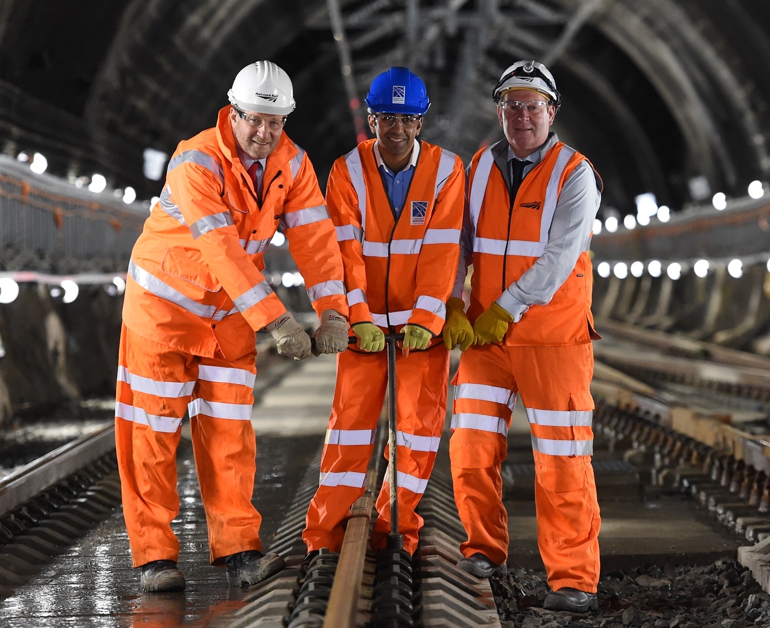 Early Glasgow Queen Street tunnel completion paves the way for electric trains