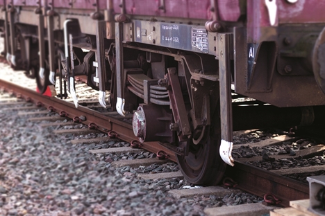 Freight derailments: a complex and cross-industry system risk