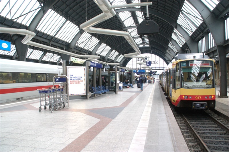 268 Karlsruhe tram train copyright Gregorius Mundus