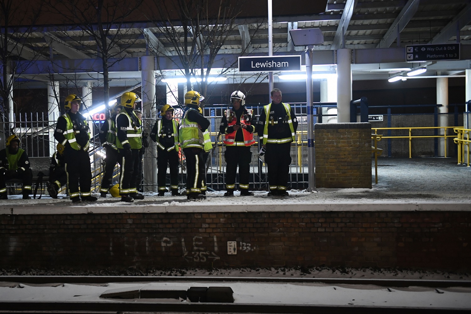 Failings found as passengers on stranded train walk on live track in ‘potentially lethal’ incident, RAIB says