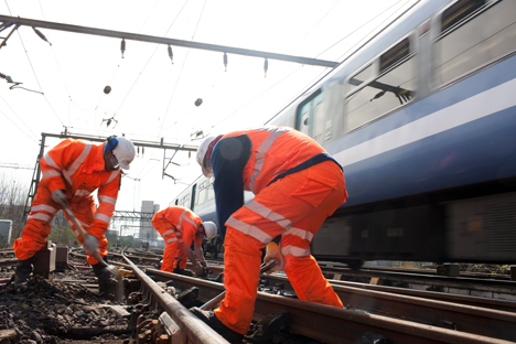 Apprentices to experience track maintenance work