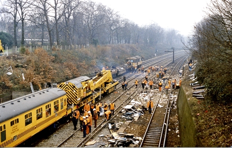 805 Clapham Junction 1988 incident 2 geograph-3149688-by-Ben-Brooksbank edit resize 635731556007112518 805 Clapham Junction 1988 incident 2 geograph-3149688-by-Ben-Brooksbank edit resize 635731556007112518