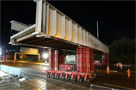 New Metrolink bridge moved into place over M60