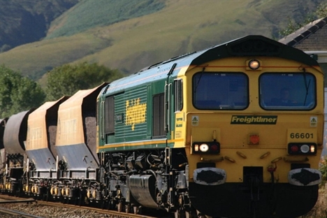 Network Rail meets freight performance order