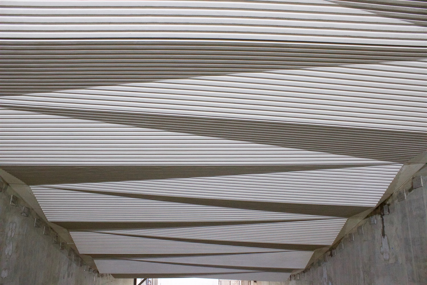 Architectural ceiling installed within Broadgate ticket hall at Liverpool Street station 252785