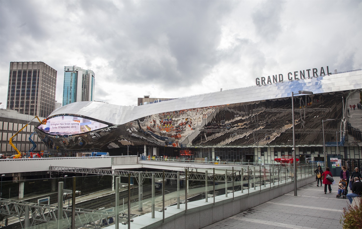 Transformed Birmingham New Street opens its doors