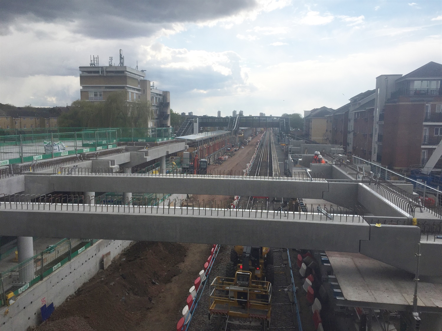 Beams installed for the new station at Abbey Wood - May 16 235961