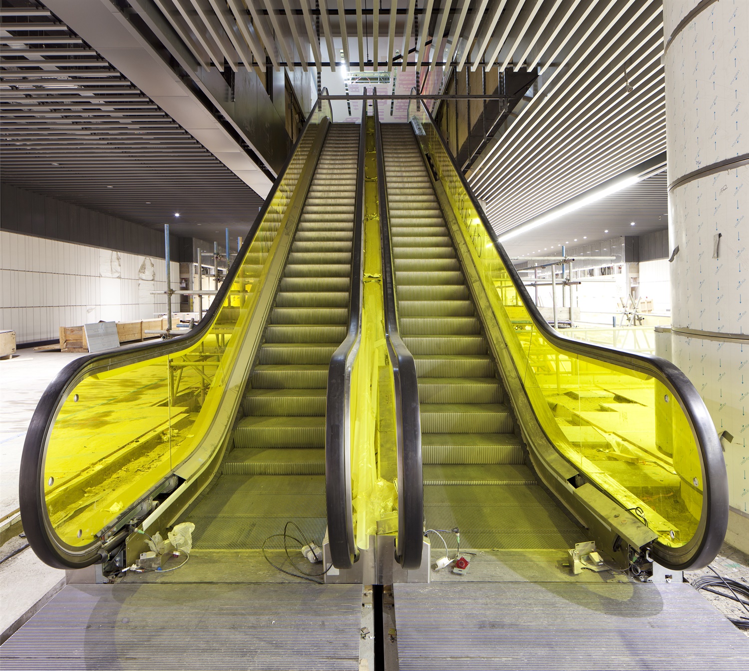 Canary Wharf Station escalators  144304