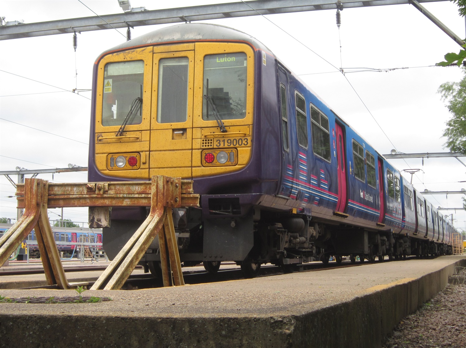 Class 319 in old FCC colours. Being transferred to Northern