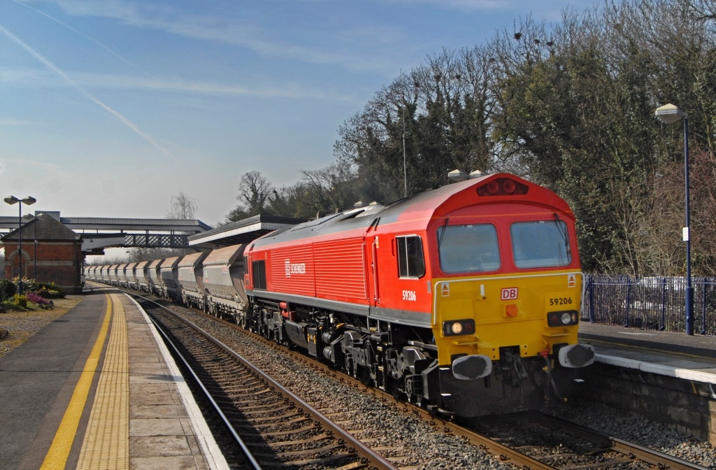 Switching from lorries to freight trains could cut air pollution by 10%