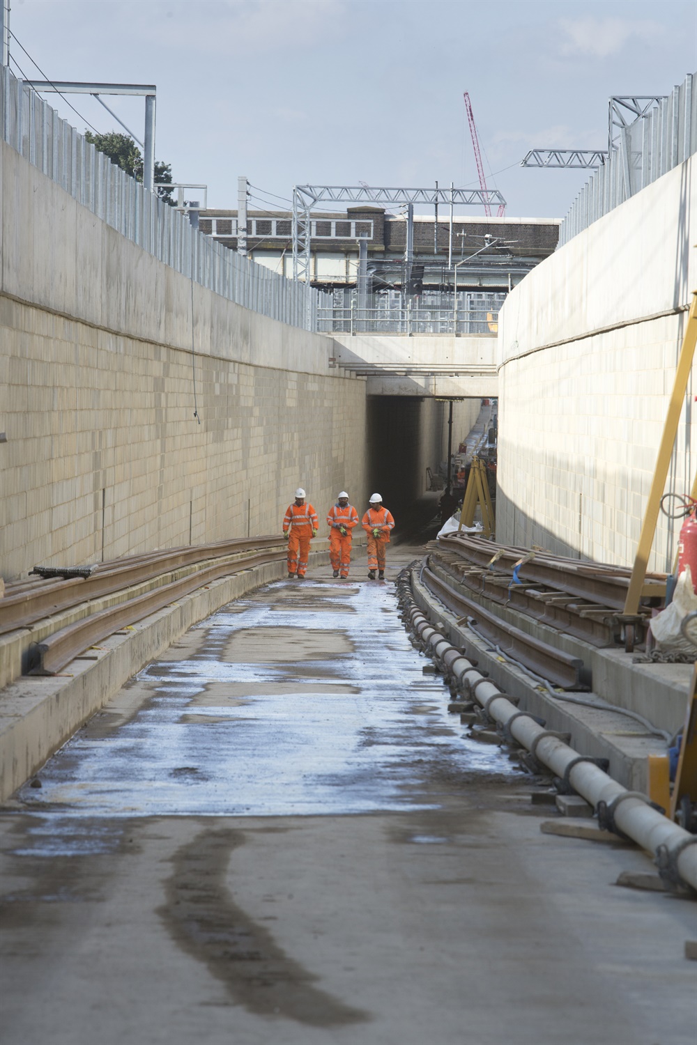 Contstruction of new diveunder at Acton 210013