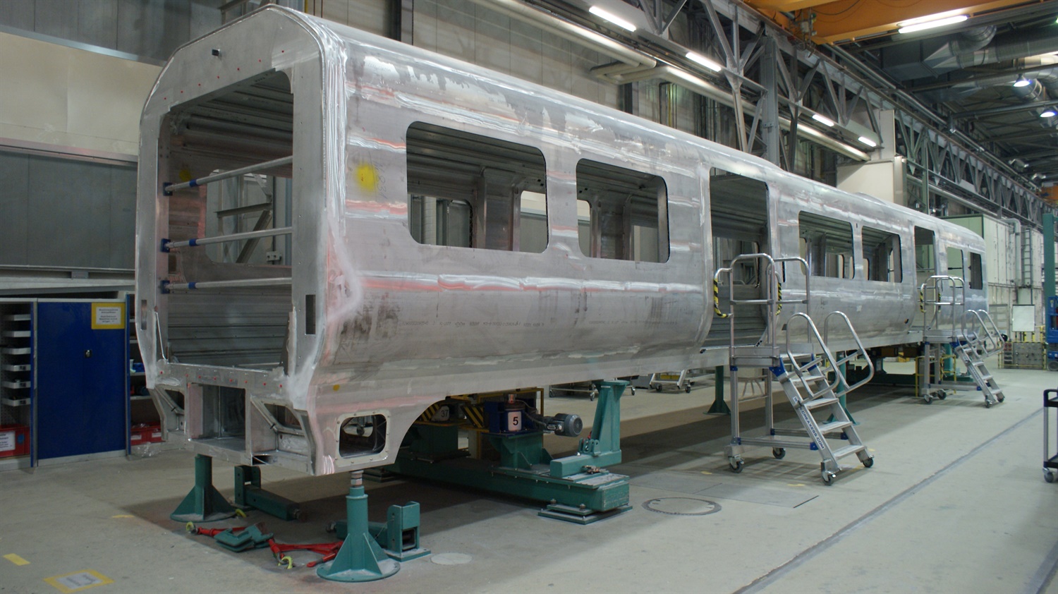 Siemens finishes building first Class 707 bodyshell for South West Trains