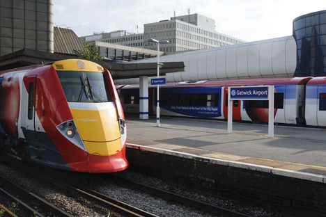 Gatwick told to improve rail links