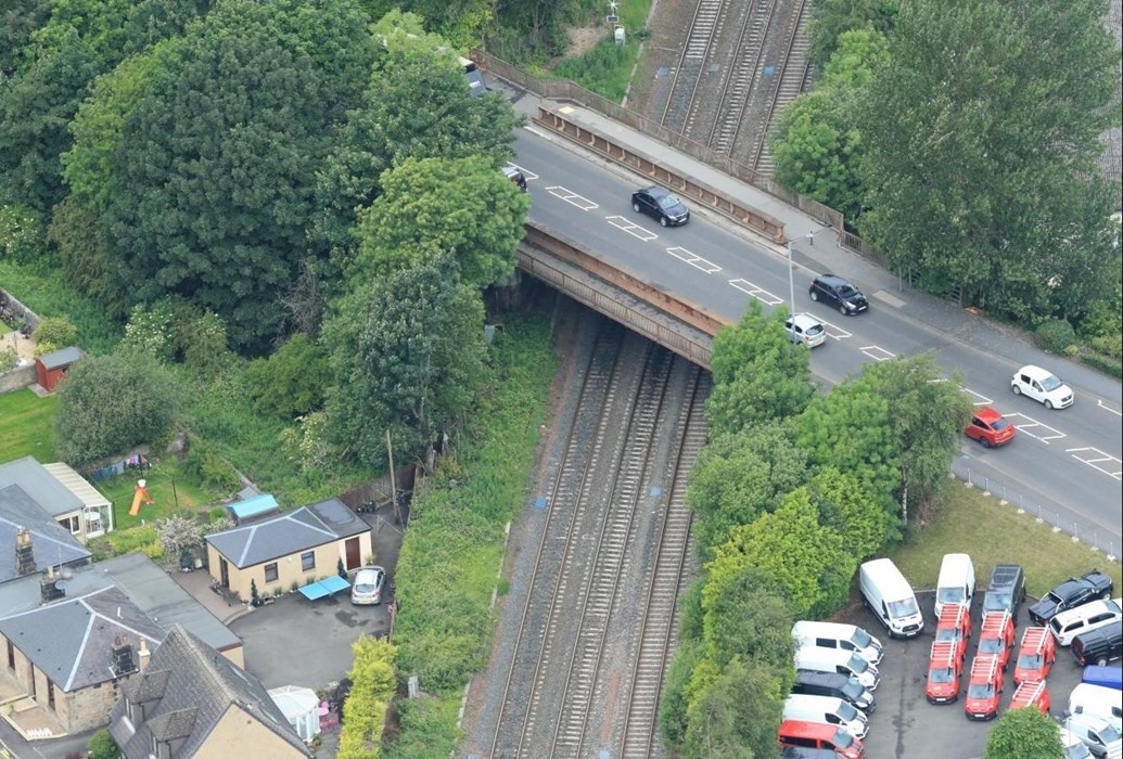 Stirling road bridge closes for Scottish electrification plans