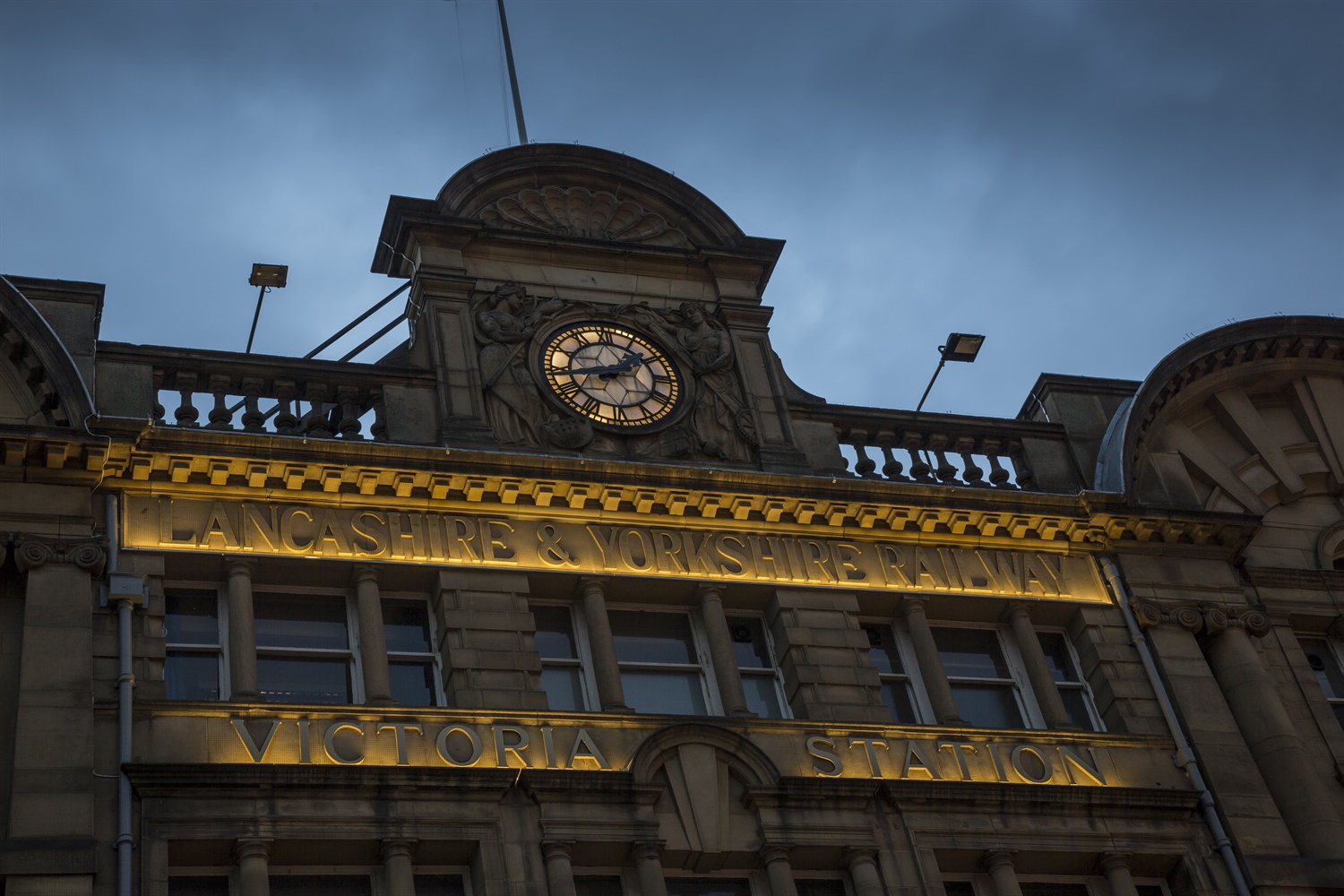 Man Vic station Victoria Facade   Oct 2015