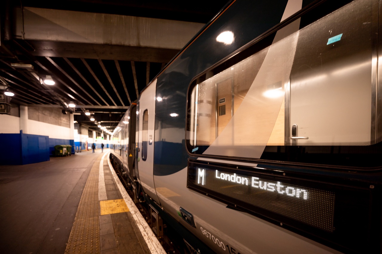 New Sleeper carriages at Euston (3) (002)