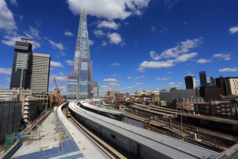 Tower cranes and railways