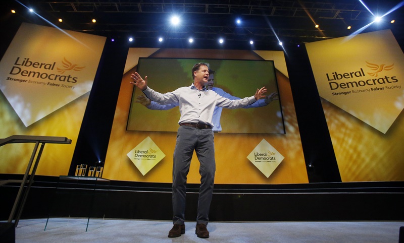 Lib Dems pledge to electrify ‘overwhelming majority’ of network