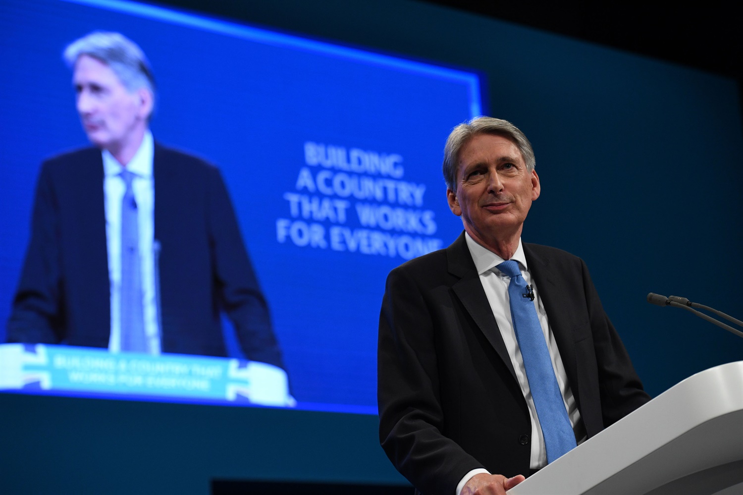 Hammond announces £300m for improved northern HS2 connections
