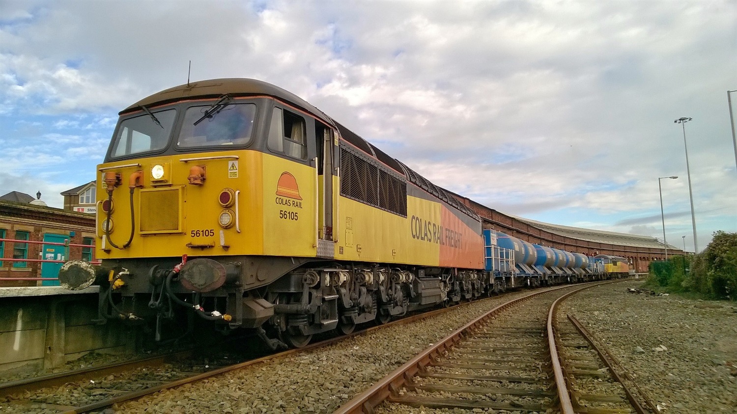Specialist trains keep Wales moving through autumn