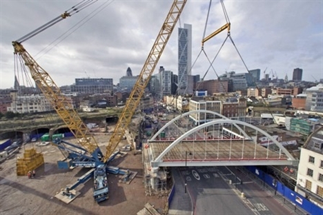 Britain’s biggest mobile crane helps build the new East London line