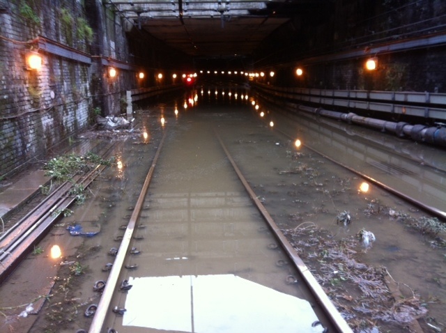 Burst water main brings Thameslink to a halt