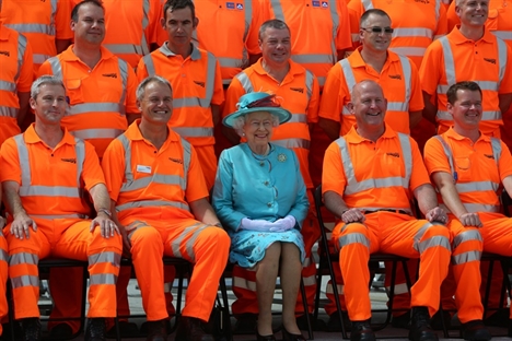 The Queen returns to open refurbished Reading station 