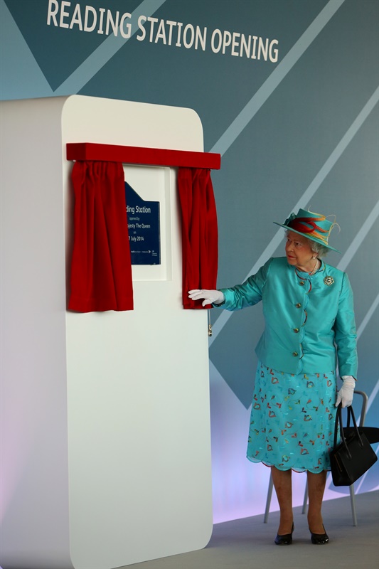 The Queen unveils plate