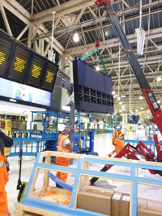 Waterloo LED screen - installation