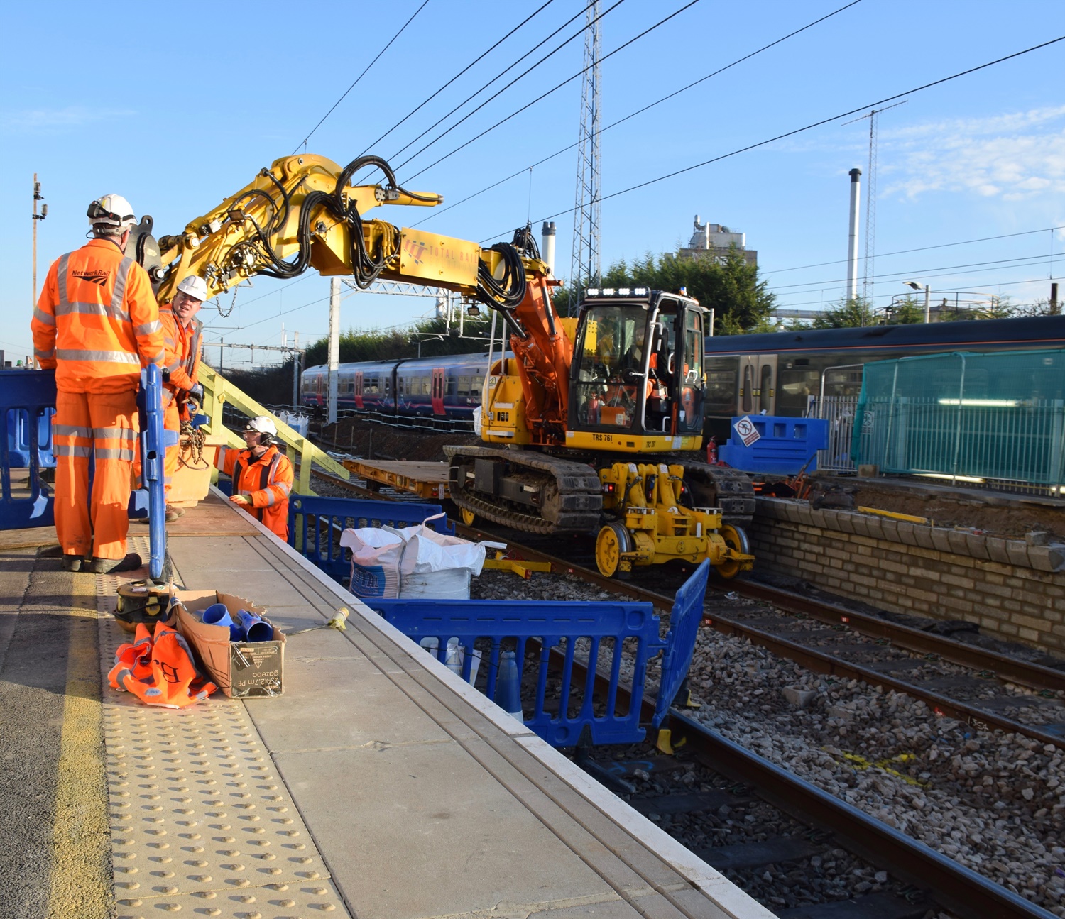 Work at Hayes   Harlington station 256446