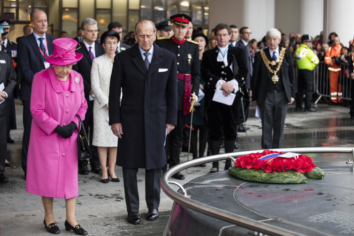 The Queen officially reopens Birmingham New Street in first visit to station
