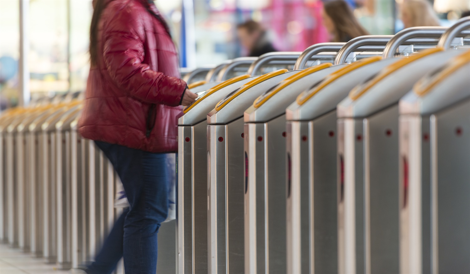 Grayling unveils half-price 16-17-year-old rail discount as millennial railcard goes live