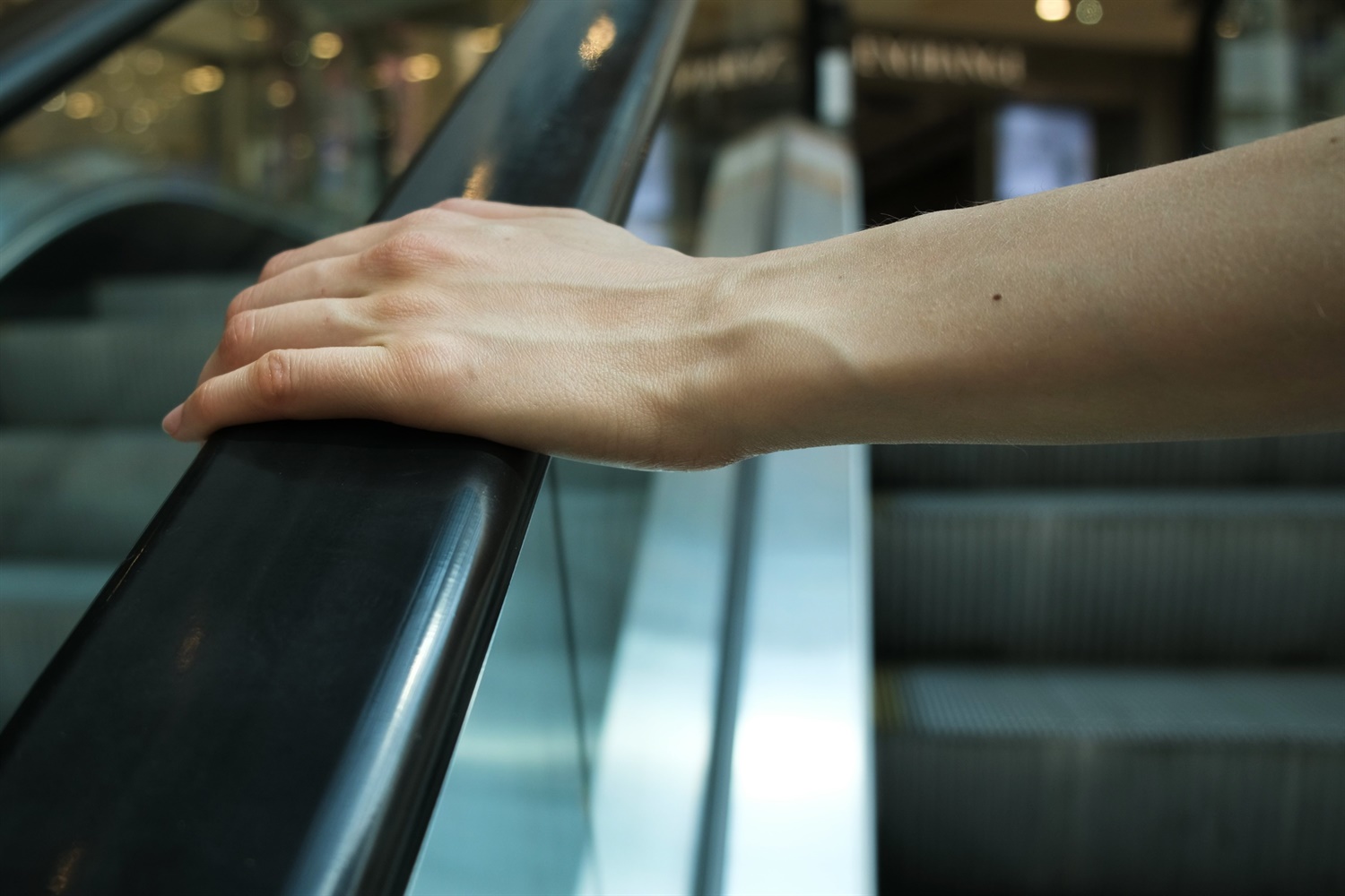 EHC Global Launches LED UV-C Handrail Sterilization Solution for Escalators and Moving Walks