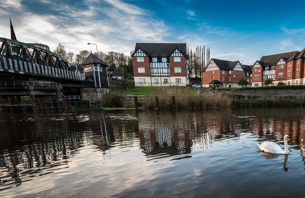 Worried council prepares official response to ‘crackpot’ HS2 plans