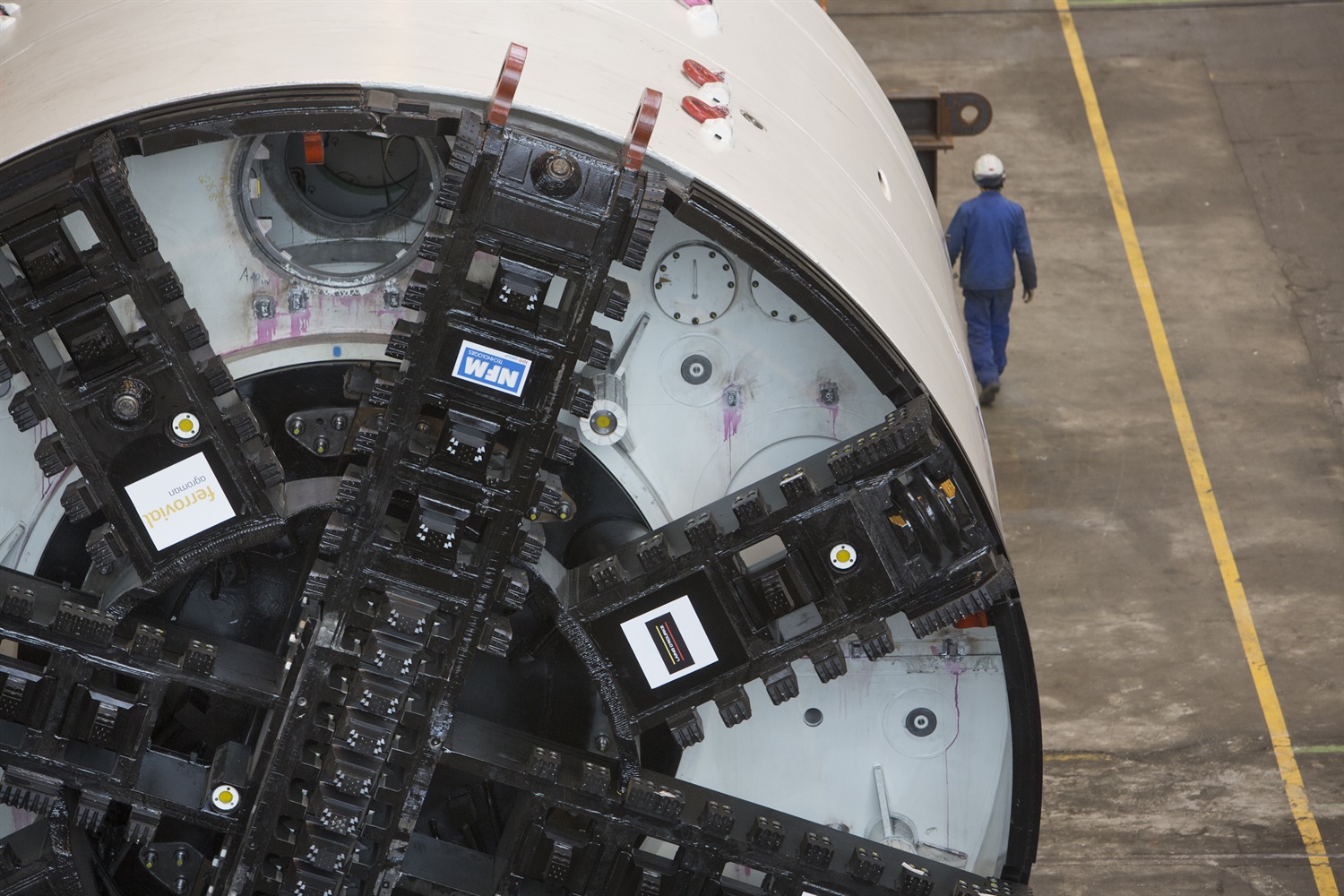 tfl-image---close-up-of-cutter-head---man-in-shot 25371091870 o tfl-image---close-up-of-cutter-head---man-in-shot 25371091870 o